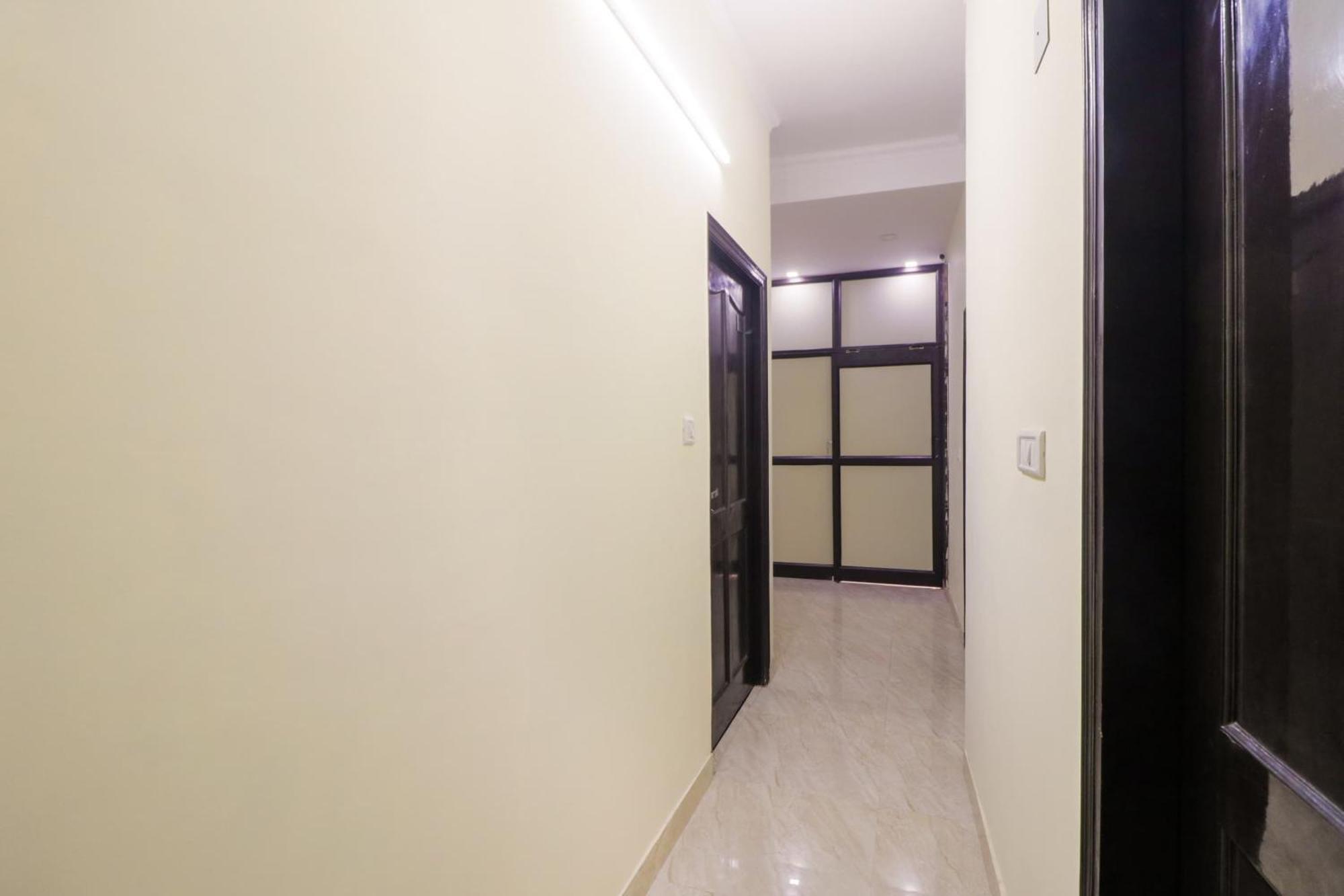 Golden Bridge Hotel New Delhi Exterior foto