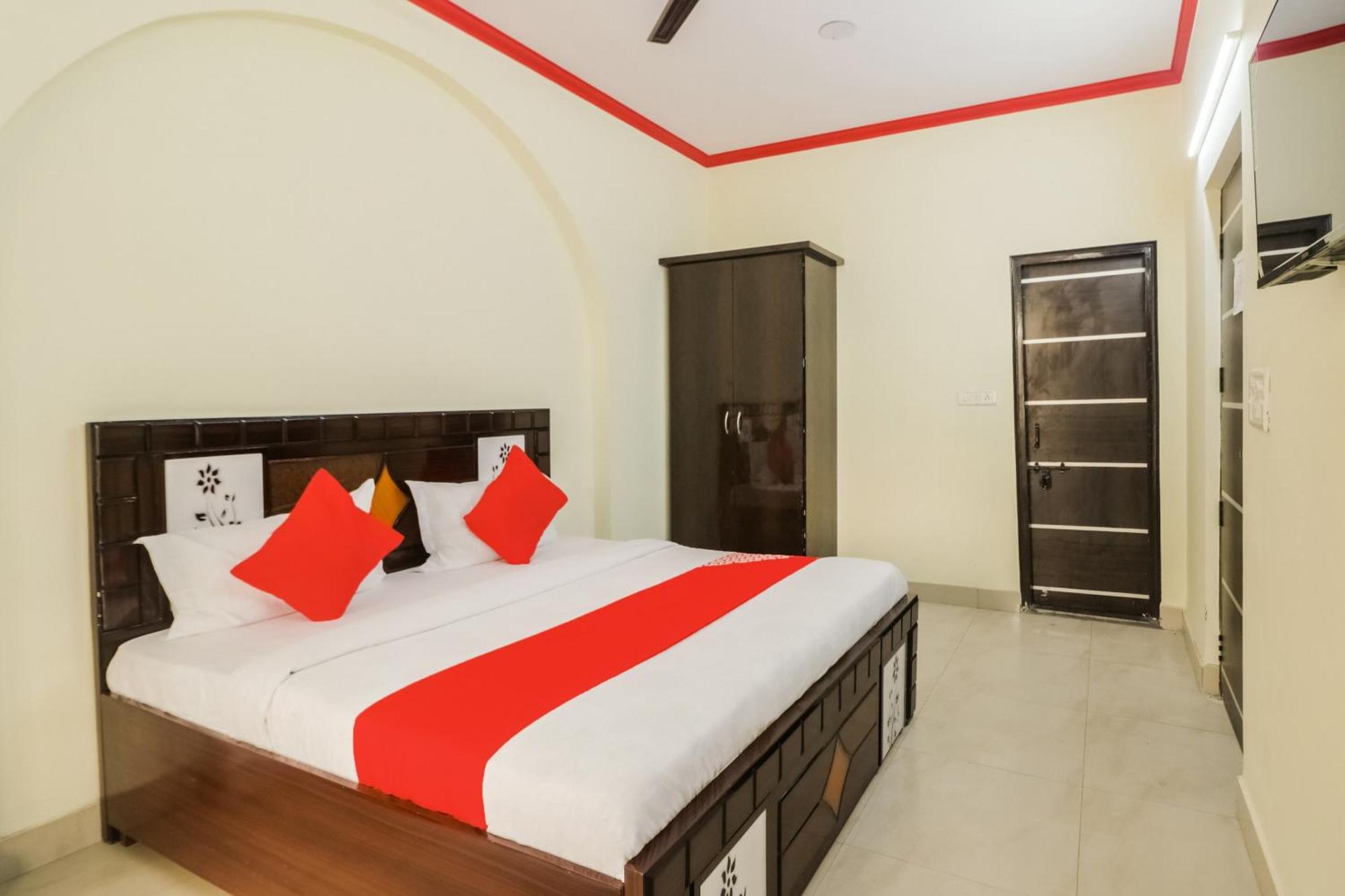 Golden Bridge Hotel New Delhi Exterior foto