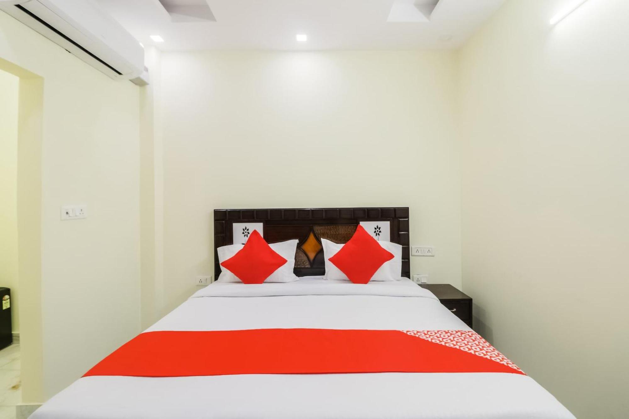 Golden Bridge Hotel New Delhi Exterior foto